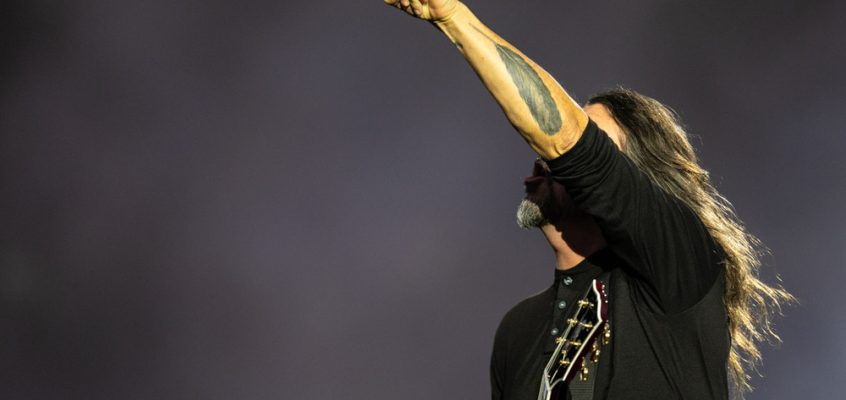 Pointing the Finger at The Foo Fighters (Soldier Field,  Chicago 2026)